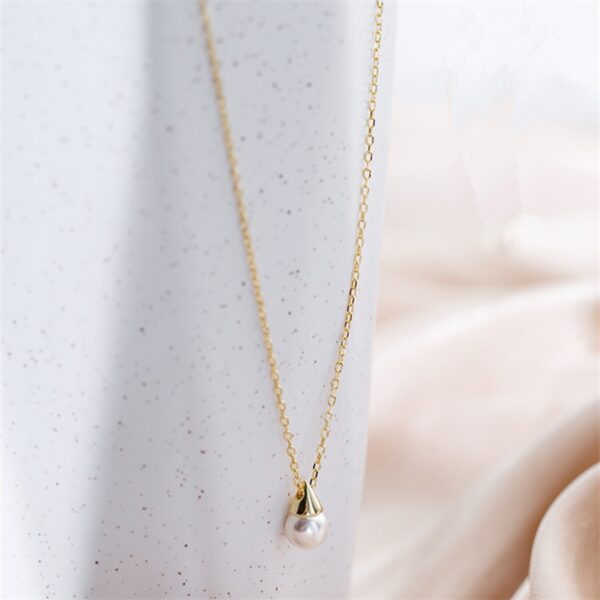 Simple Gold Necklace with One Single Pearl 4