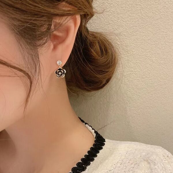 Elegant Lady Zircon Black Camellia Pendant Earrings 1