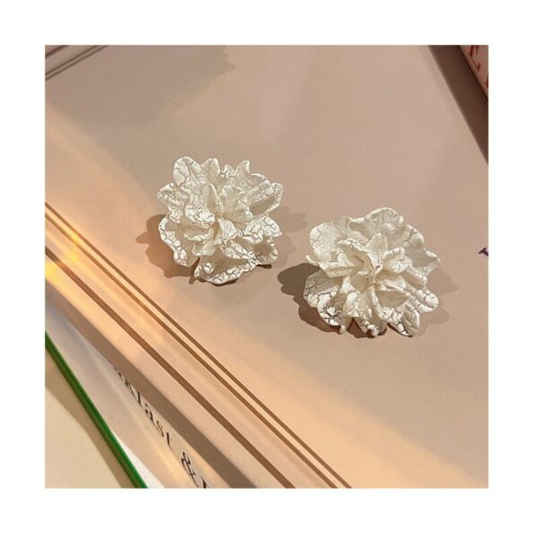 White Floral Stud Earrings 4