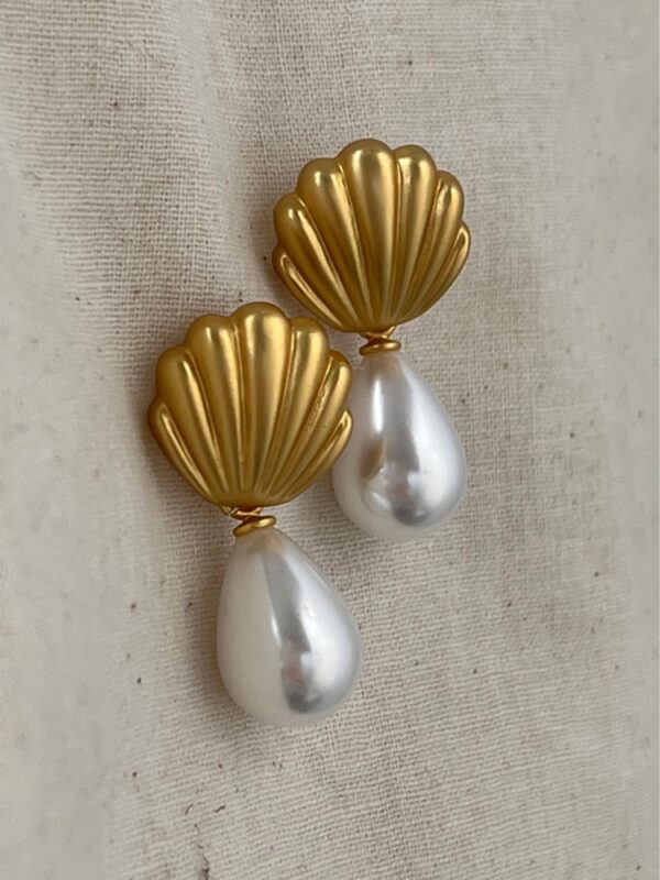 Pearly Shell Dangle Earrings 1