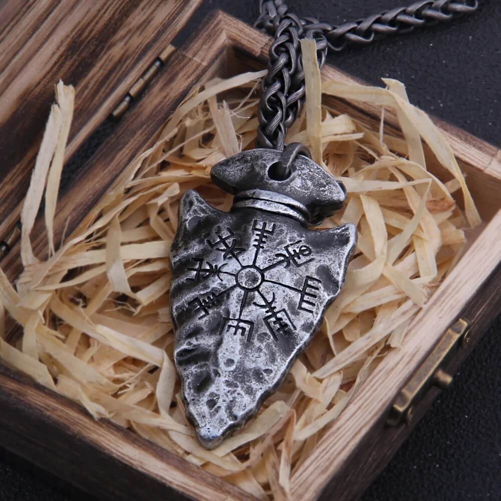The Helm Of Awe Viking Pendant Necklace (1)
