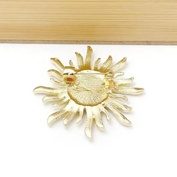 Seashell Disc Sunshine Brooch Pin (1)