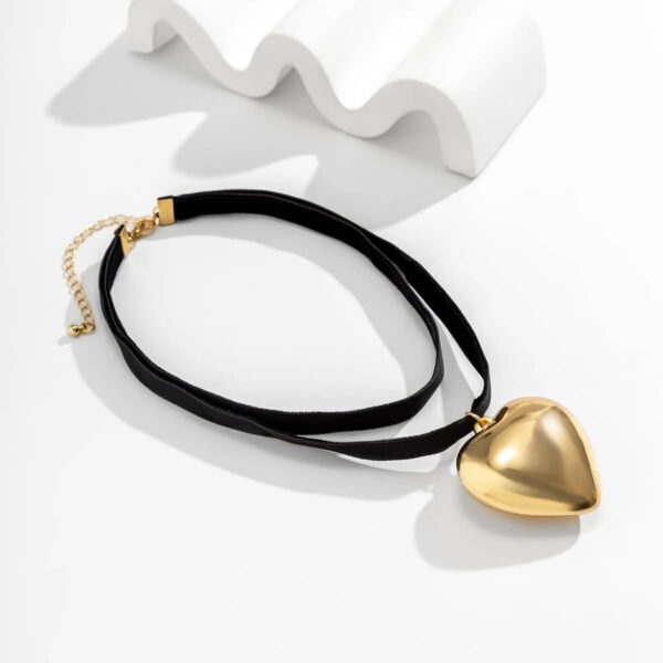 Large Love Heart Pendant Velvet Choker Necklace (2)