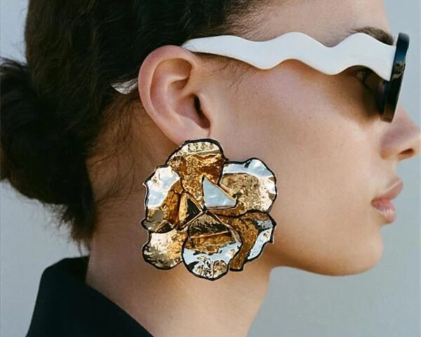 Large Gold Flower Stud Earrings (3)