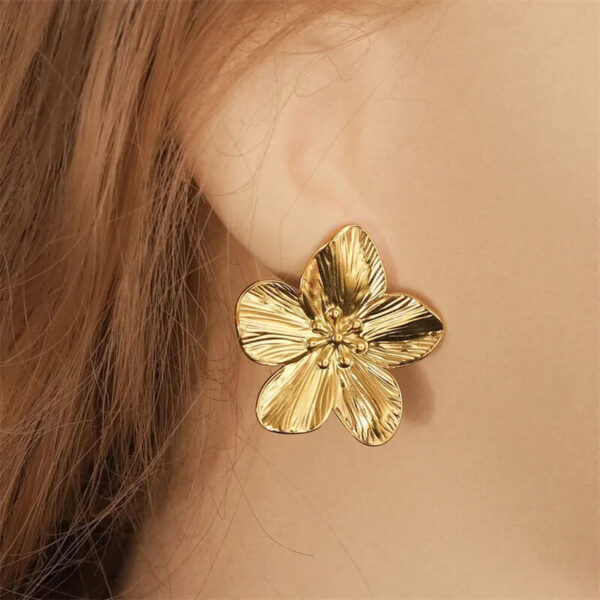 Gold Periwinkle 5-Petal Flower Stud Earrings-