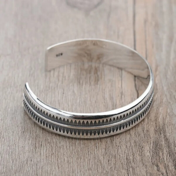 Zigzag Pattern Cuff Bracelet (3)