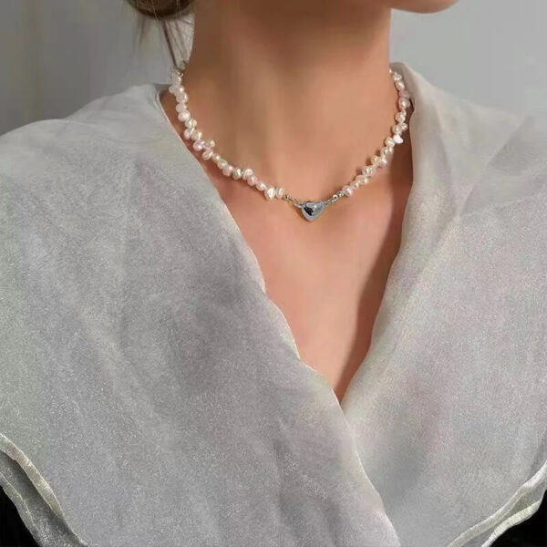 Pearl Choker Necklace with Heart Pendant