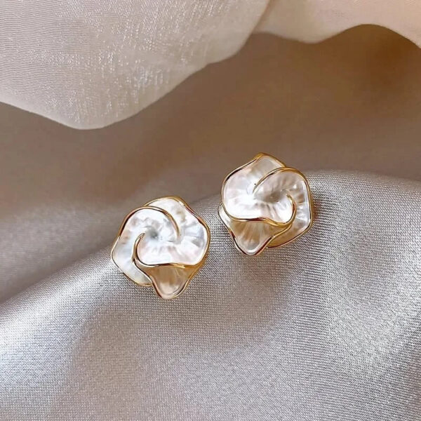 Camellia Pearl Twist Petal Stud Women Earrings (3)