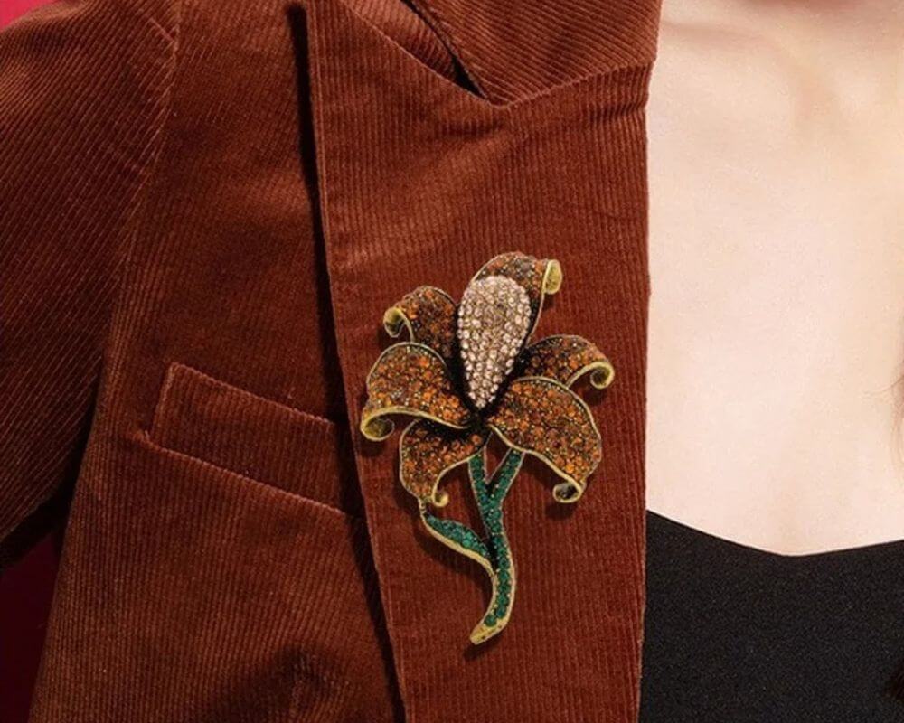 How to Stop Brooches from Falling Off