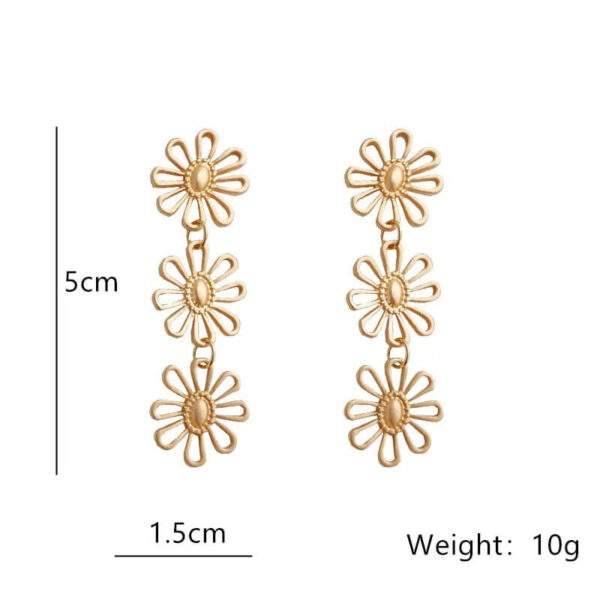 Retro Triple Daisy Drop Earrings Size Info