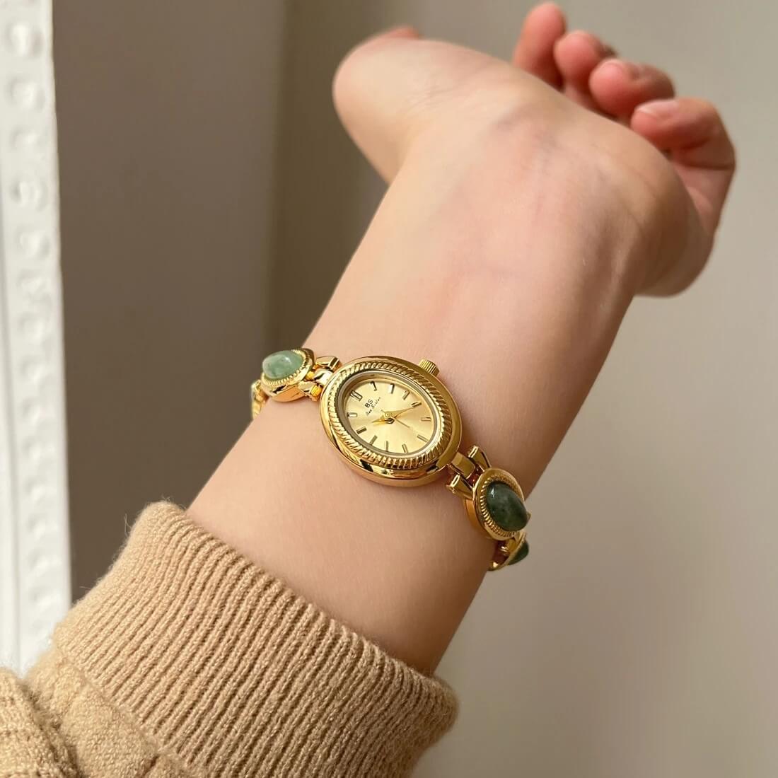 Vintage Oval Dial Women’s Watch with Gemstone Bracelet (2) Vintage Oval Dial Women’s Watch with Gemstone Bracelet (2)