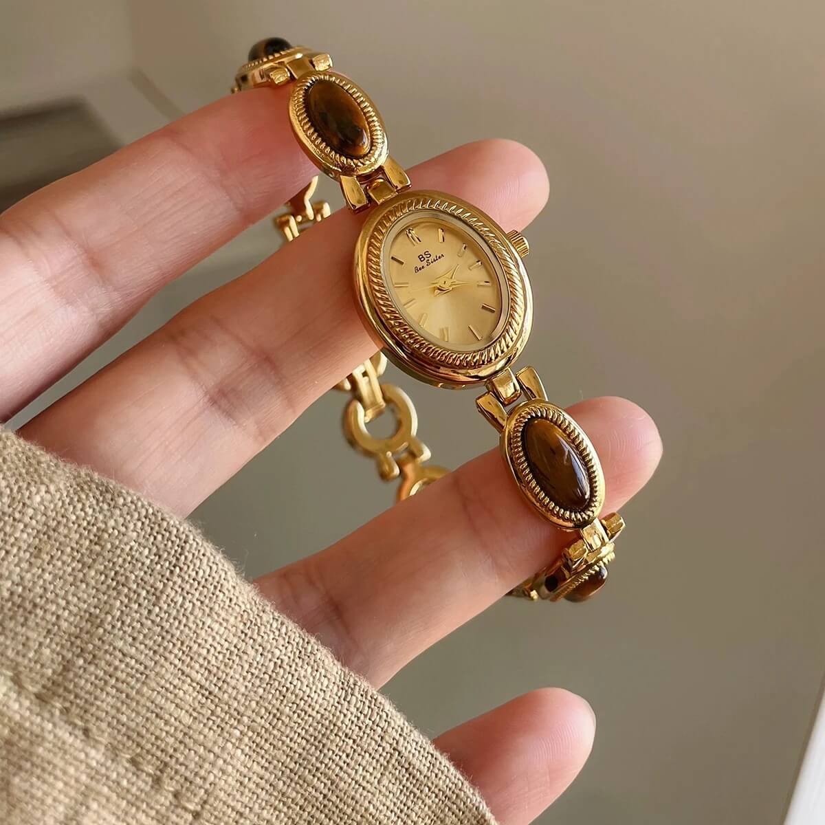 Vintage Oval Dial Women’s Watch with Gemstone Bracelet (3) Vintage Oval Dial Women’s Watch with Gemstone Bracelet (3)
