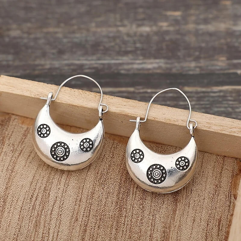 Silver Tone Carved Spiral Crescent Hoop Earrings Silver Tone Carved Spiral Crescent Hoop Earrings