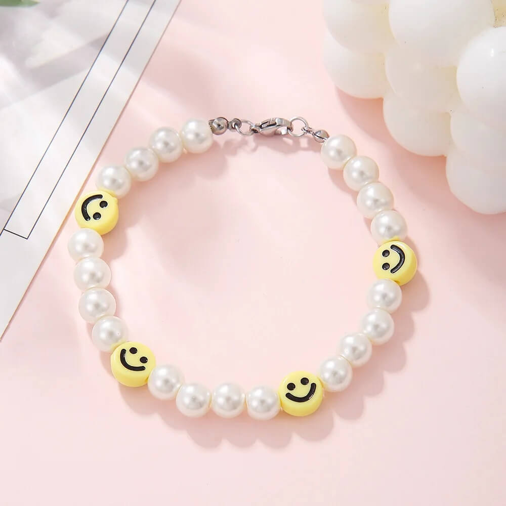 Smiley Accent Imitation Pearl Bracelet with Resin Beads (2) Smiley Accent Imitation Pearl Bracelet with Resin Beads (2)
