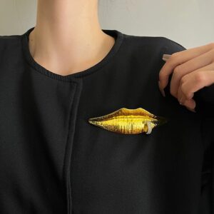 Metallic Lips Brooch with Rhinestone Cuff